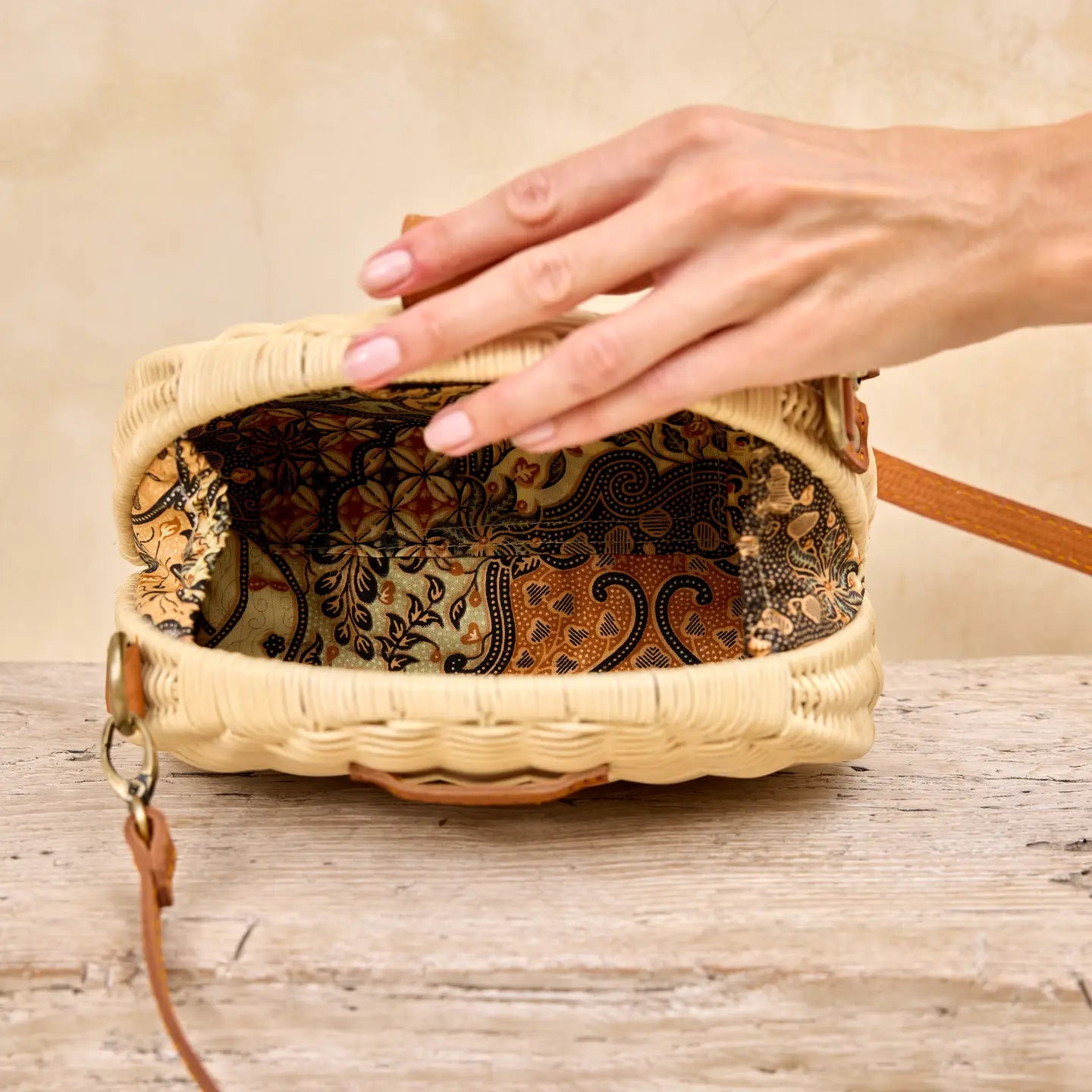 Clamshell Rattan Convertible Clutch - Joanna A. Boutique