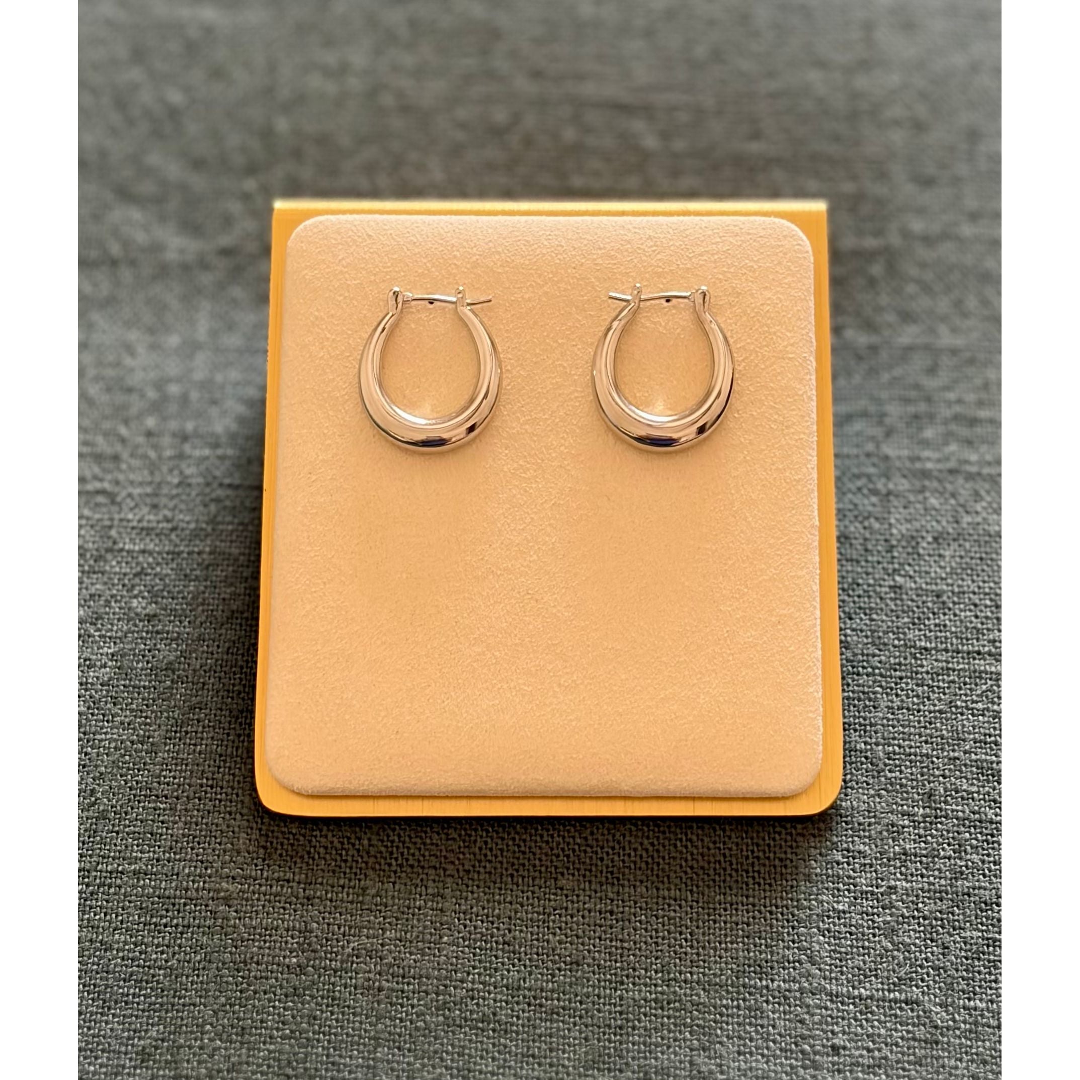 Ari Hoops | White Gold - Joanna A. Boutique
